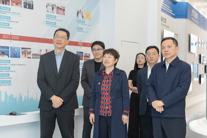 南京邮电大学校长叶美兰莅临通富微电调研